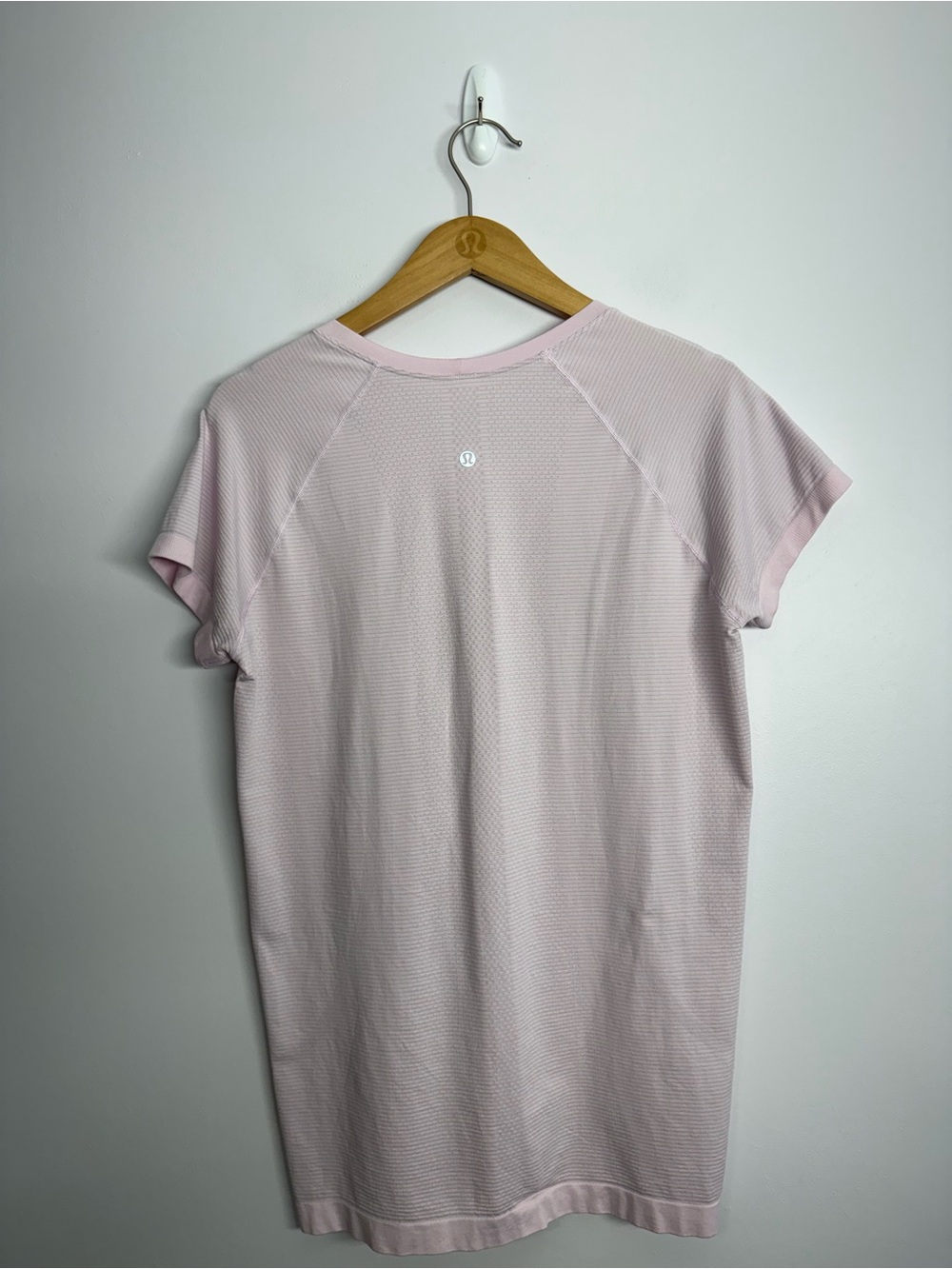 Lululemon Swiftly Tech Short-Sleeve Shirt 2.0 Meadowsweet Pink Size 12 - Picture 2 of 3
